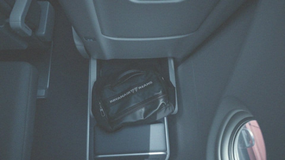 Bagaż podręczny i torebka w Ryanair – zasady i wymiary
